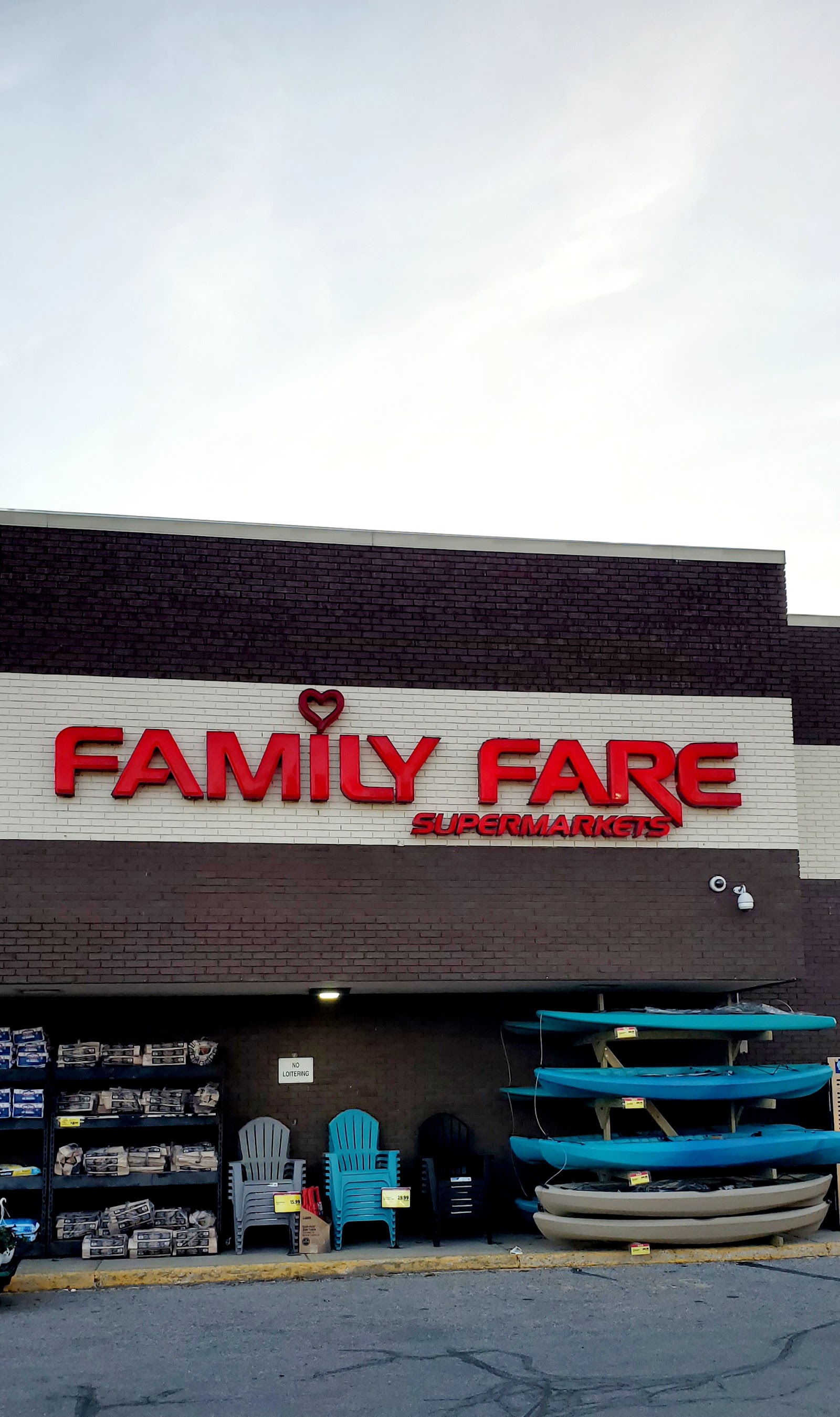 Family Fare Supermarket in Charlevoix