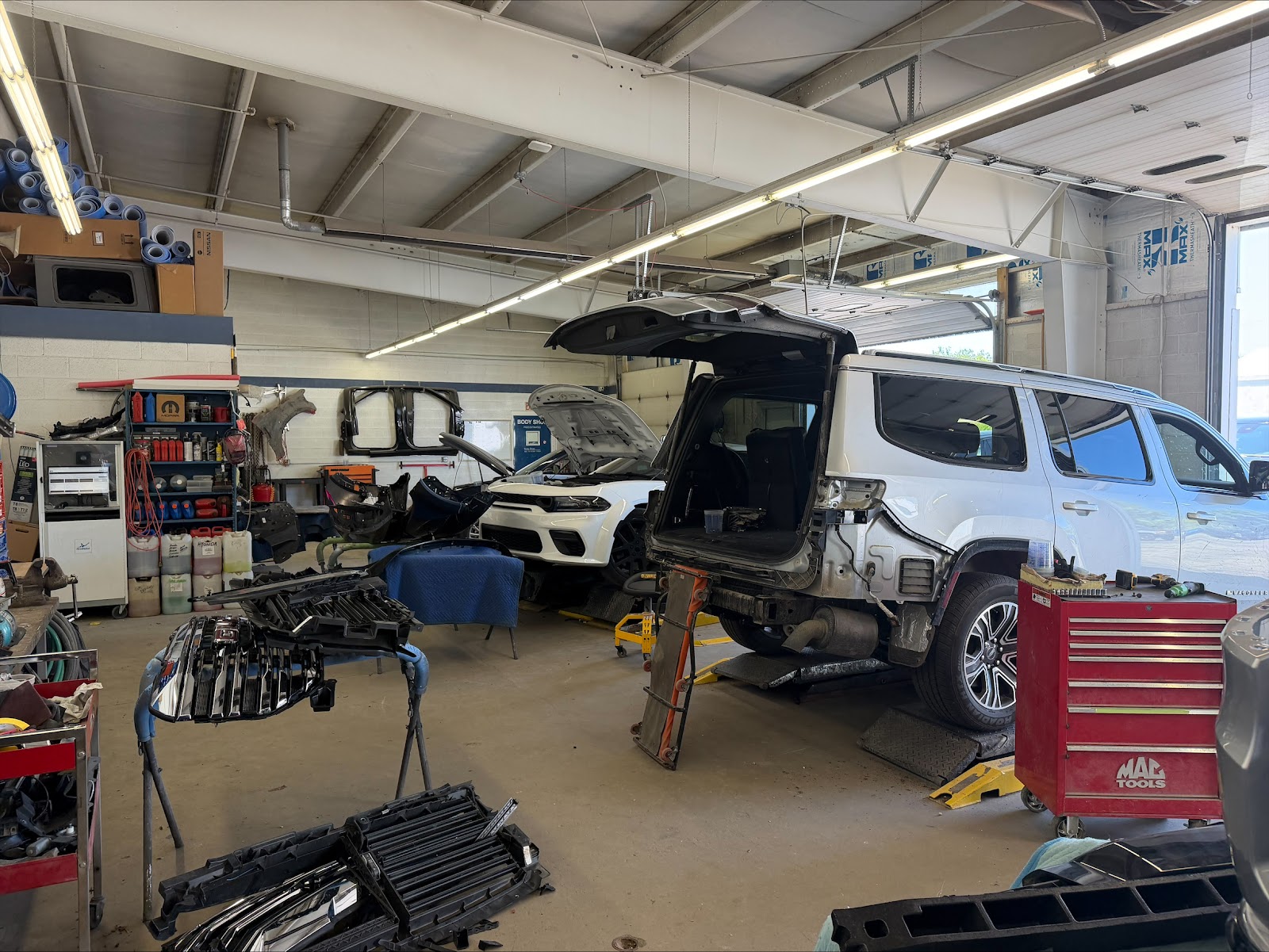 Jim Riehl's Friendly Ford Collision Center — photo