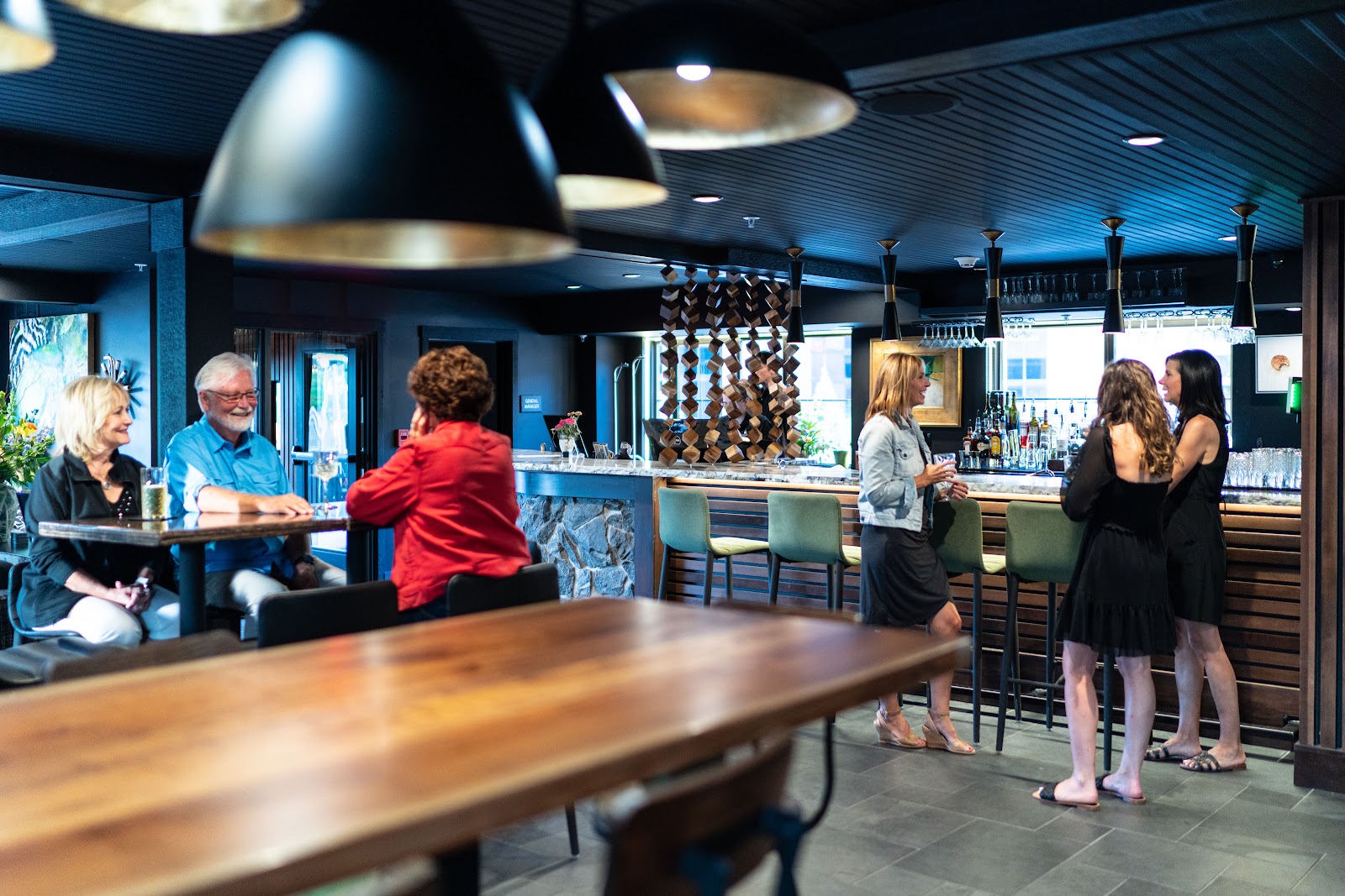 LO Bar/HI Bar at The Earl in Charlevoix