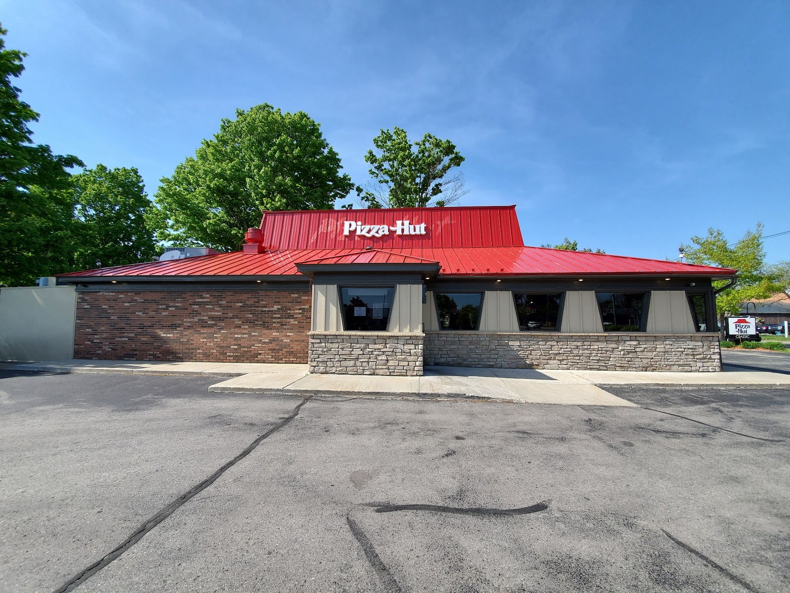 Pizza Hut in Charlevoix